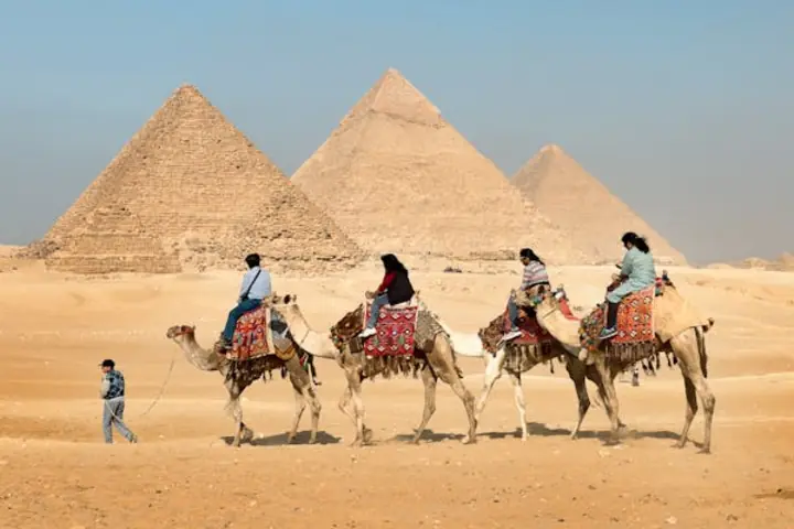 Giza Pyramids on a short Egypt tour package