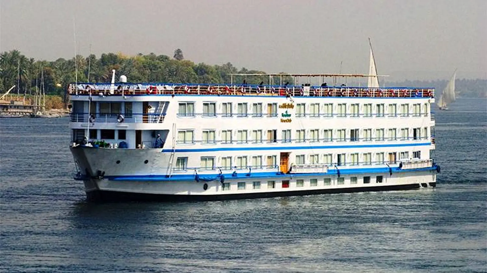 Hapi V luxury Nile Cruise between Luxor and Aswan